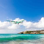 Vliegtuig die landt in Philipsburg in Sint Maarten